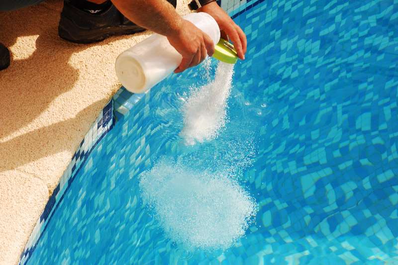 How to remove pool water chlorine from your skin?
